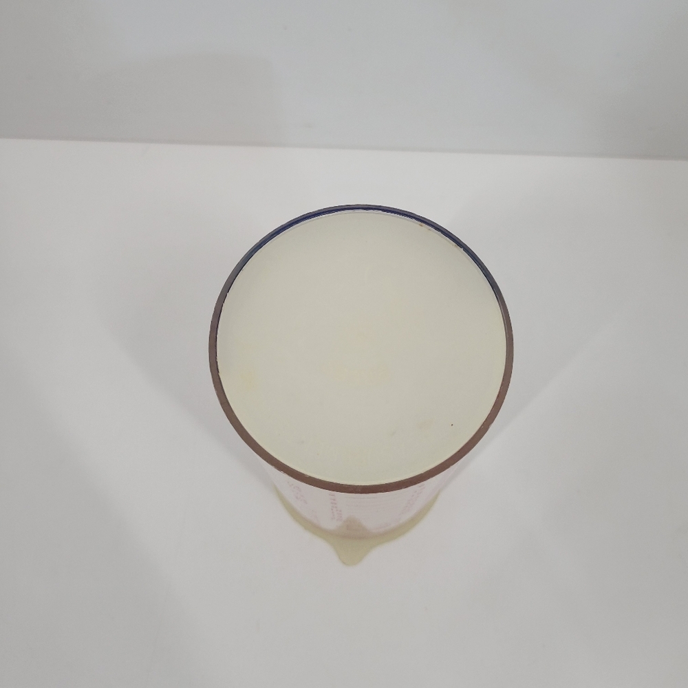 The Pampered Chef Measure All Cup Measure Liquid Dry & Solid 2 Cups Chicken Logo - Picture 2 of 3